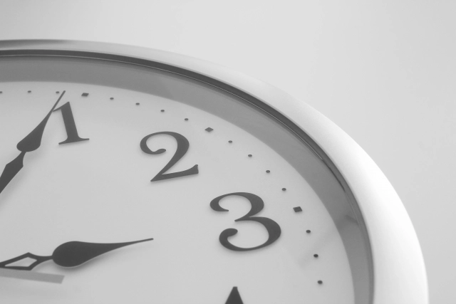 シロアリ駆除の施工にかかる時間はどのくらい？工法別の時間もご紹介！